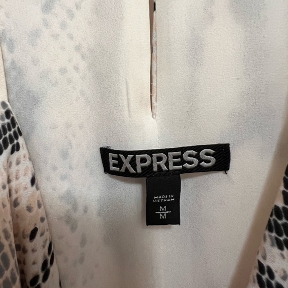 FREE with 50$ Bundle purchase EXPRESS snakeskin print razor back tank top - Picture 3 of 6